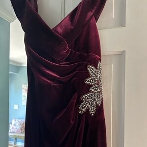 Ball gown dress maroon size 10 petite wore once fits like a medium
